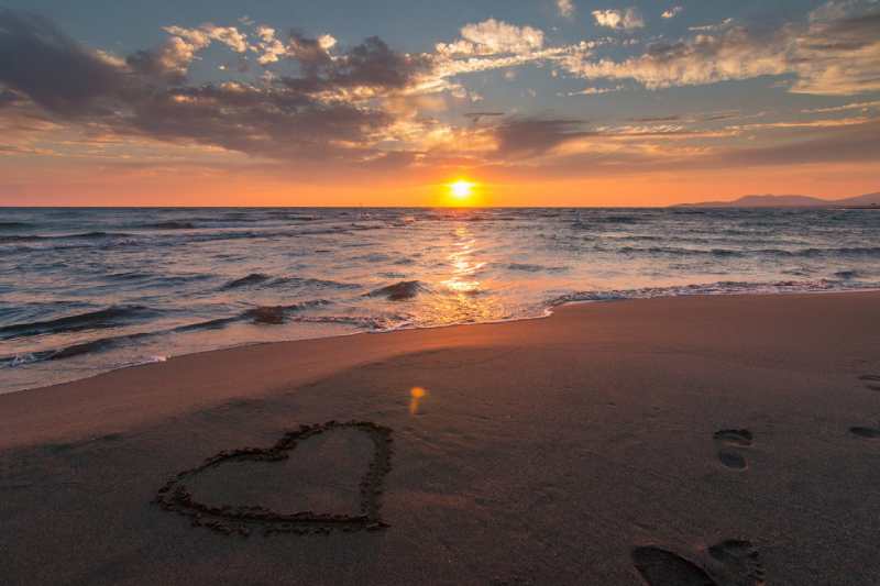 heart-shape-in-sand